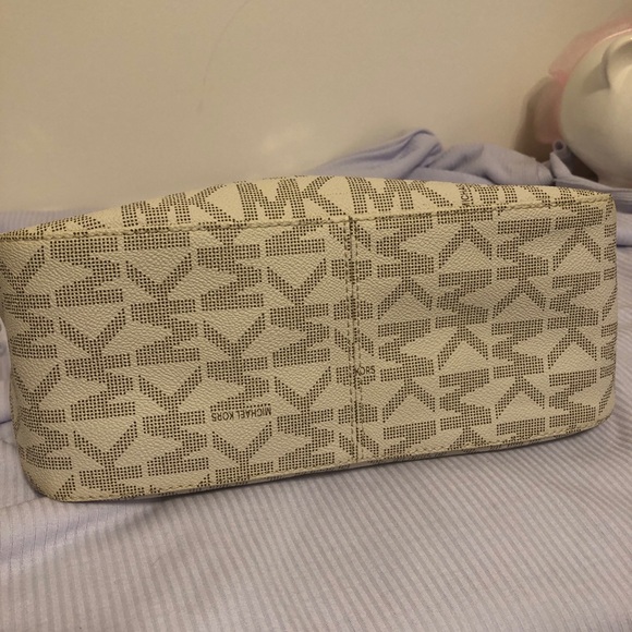 NWT. Michael Kors Jet Set Shoulder Bag - Picture 5 of 15